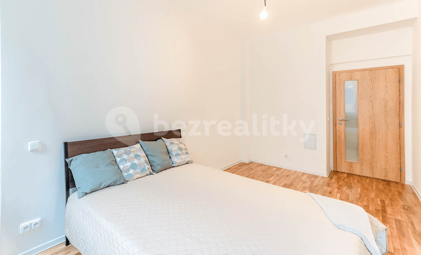 Pronájem bytu 2+kk 53 m², Lucemburská, Praha, Praha