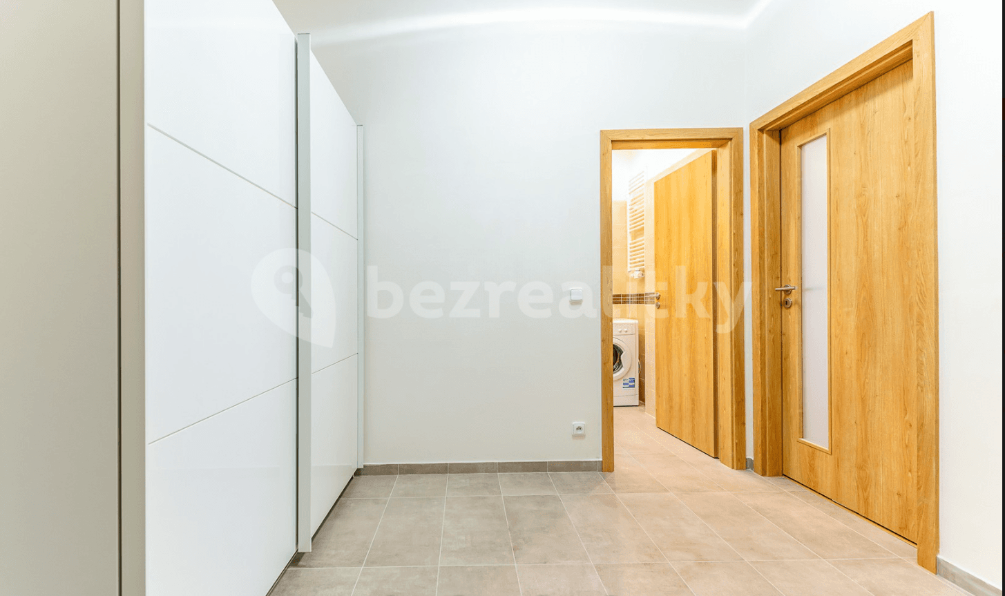 Pronájem bytu 2+kk 53 m², Lucemburská, Praha, Praha