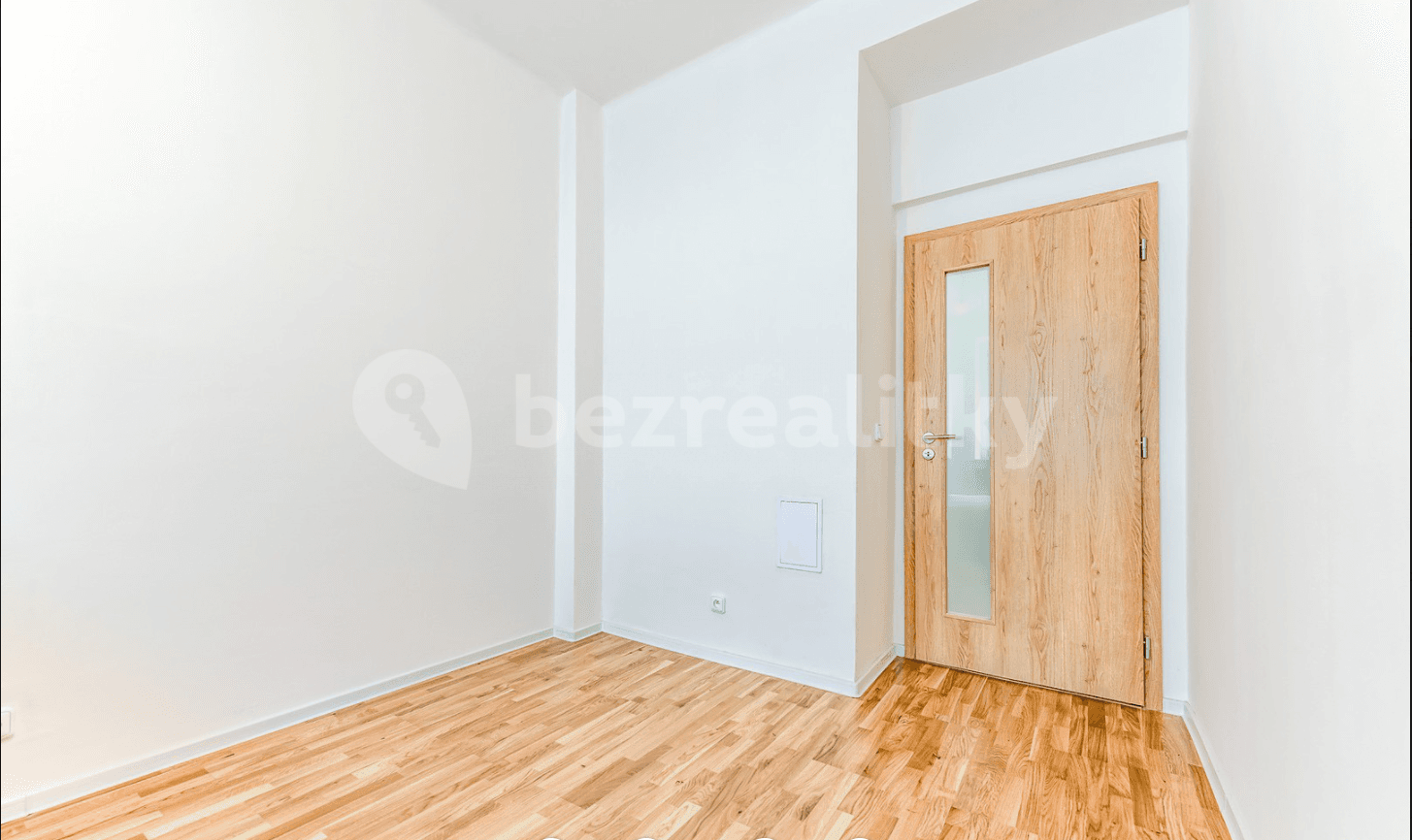 Pronájem bytu 2+kk 53 m², Lucemburská, Praha, Praha