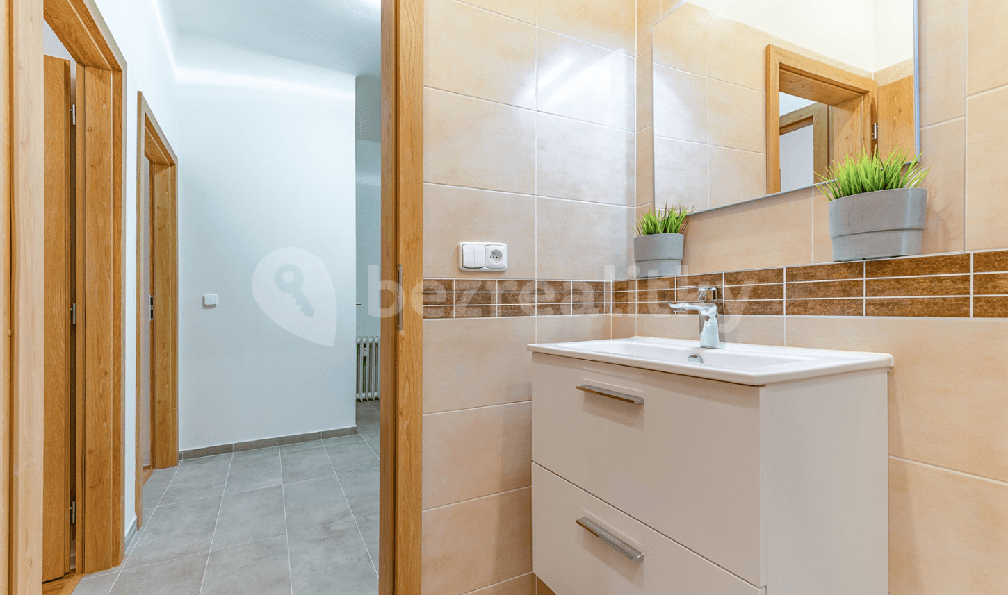 Pronájem bytu 2+kk 53 m², Lucemburská, Praha, Praha