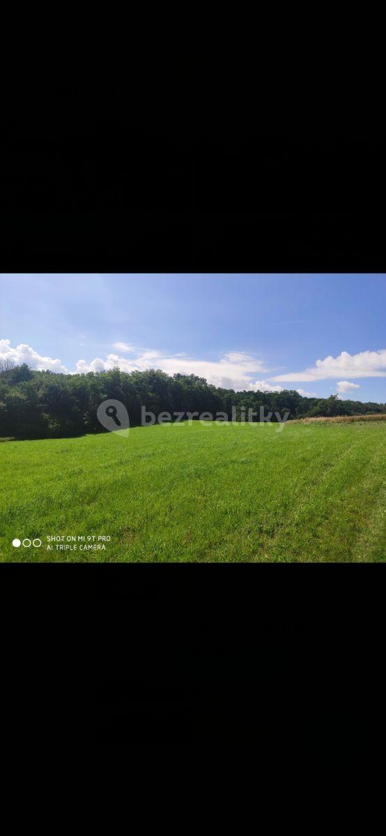 Prodej pozemku 1.500 m², Líšná, Olomoucký kraj