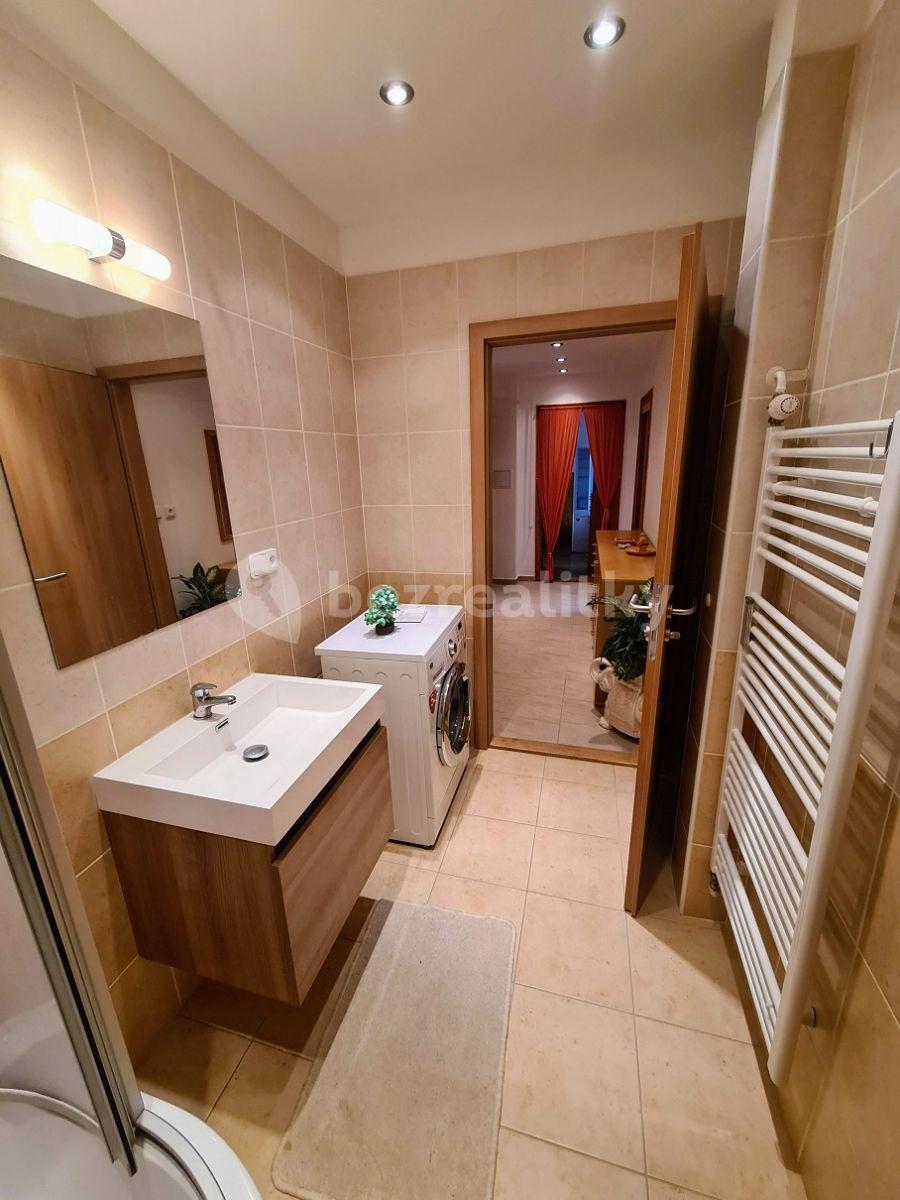 Pronájem bytu 2+1 60 m², Helsinská, Kladno, Středočeský kraj