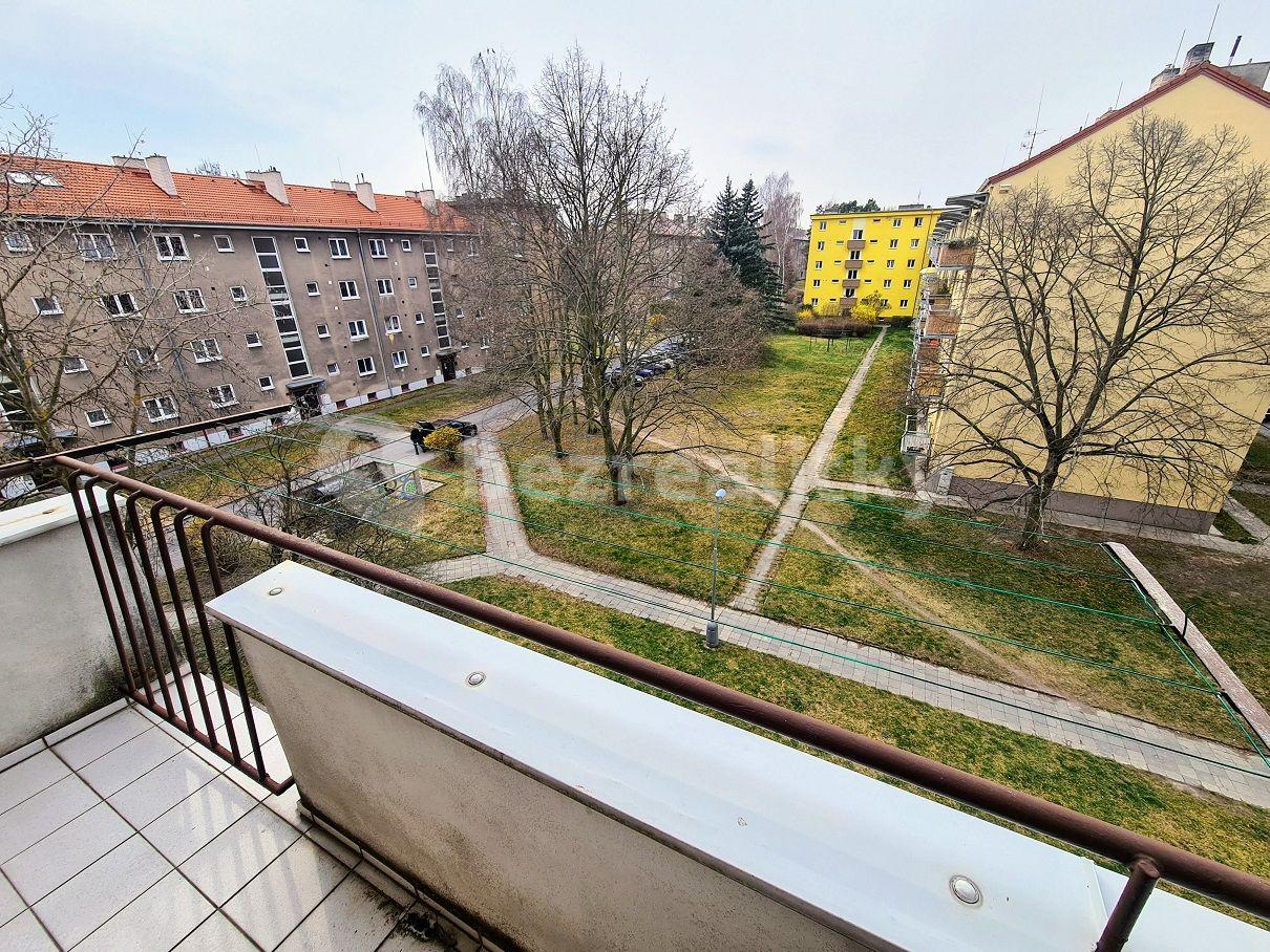 Pronájem bytu 2+1 60 m², Helsinská, Kladno, Středočeský kraj