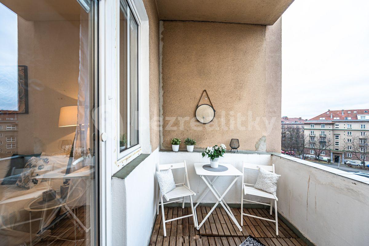 Pronájem bytu 1+kk 32 m², 28. pluku, Praha, Praha