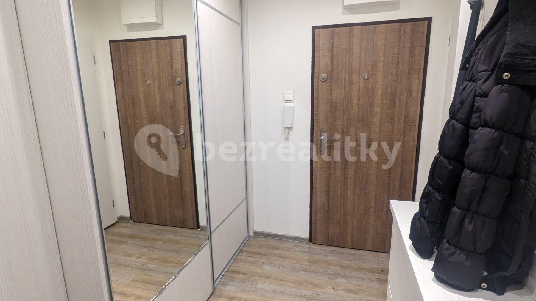 Pronájem bytu 4+1 80 m², Dobevská, Praha, Praha