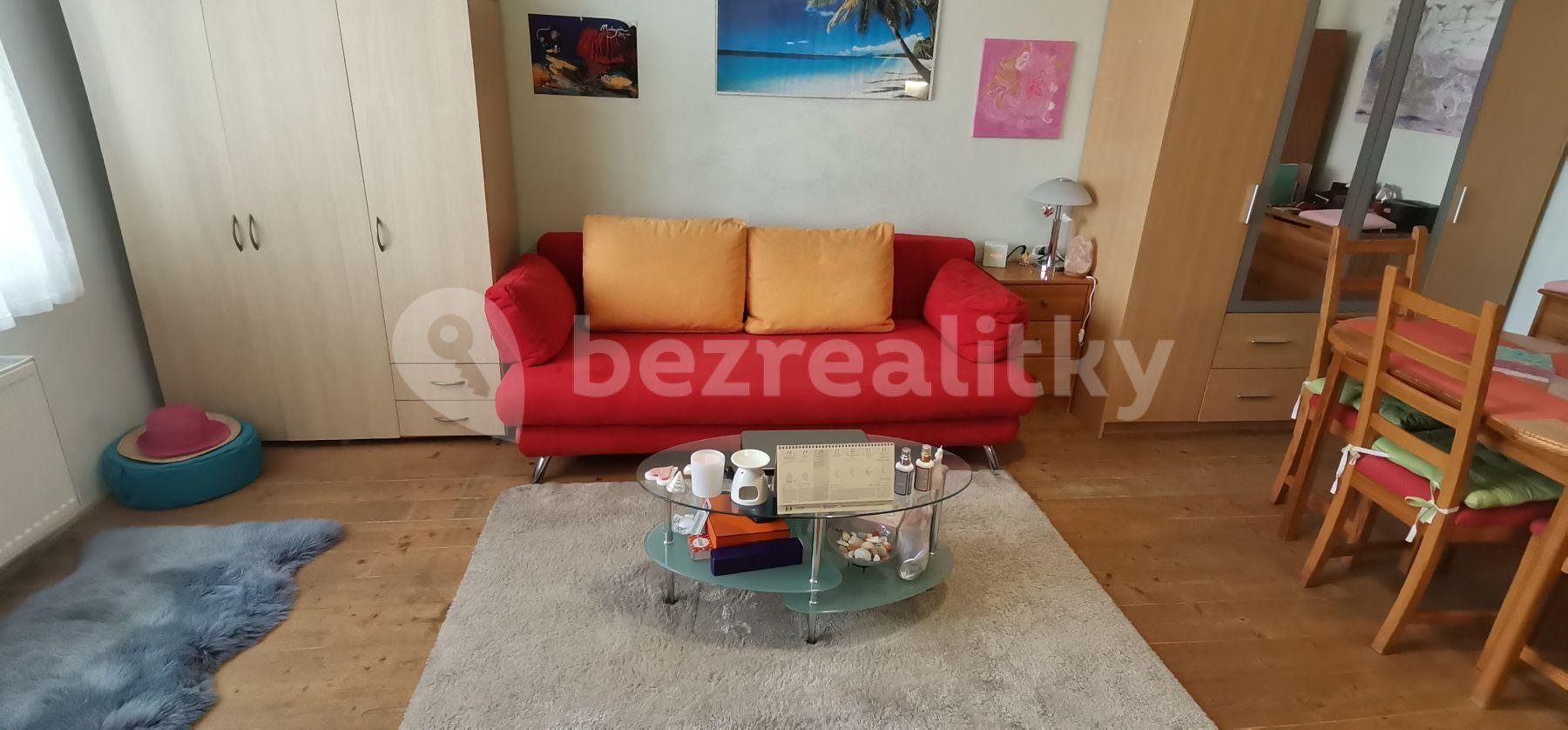 Pronájem bytu 1+kk 37 m², Na Maninách, Praha, Praha