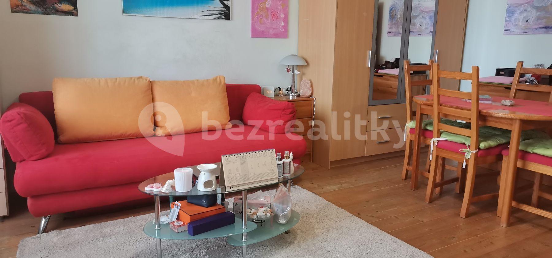 Pronájem bytu 1+kk 37 m², Na Maninách, Praha, Praha