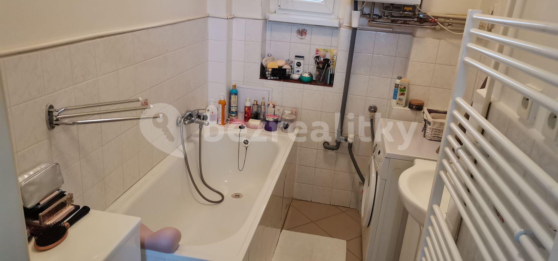 Pronájem bytu 1+kk 37 m², Na Maninách, Praha, Praha