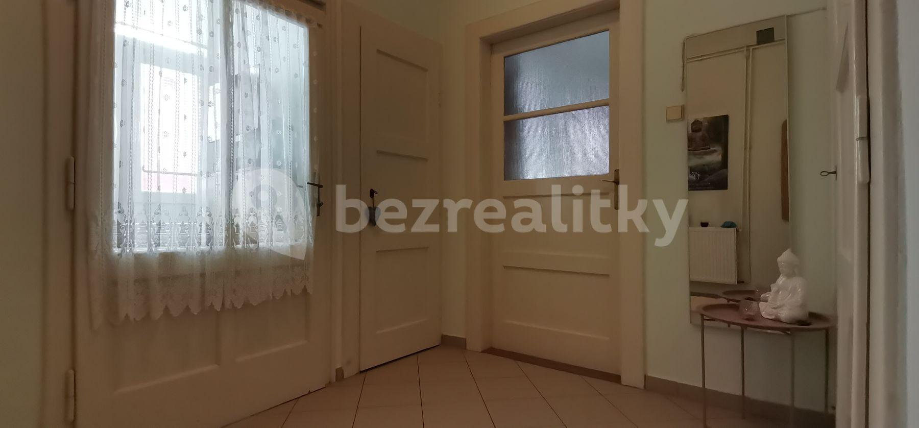 Pronájem bytu 1+kk 37 m², Na Maninách, Praha, Praha