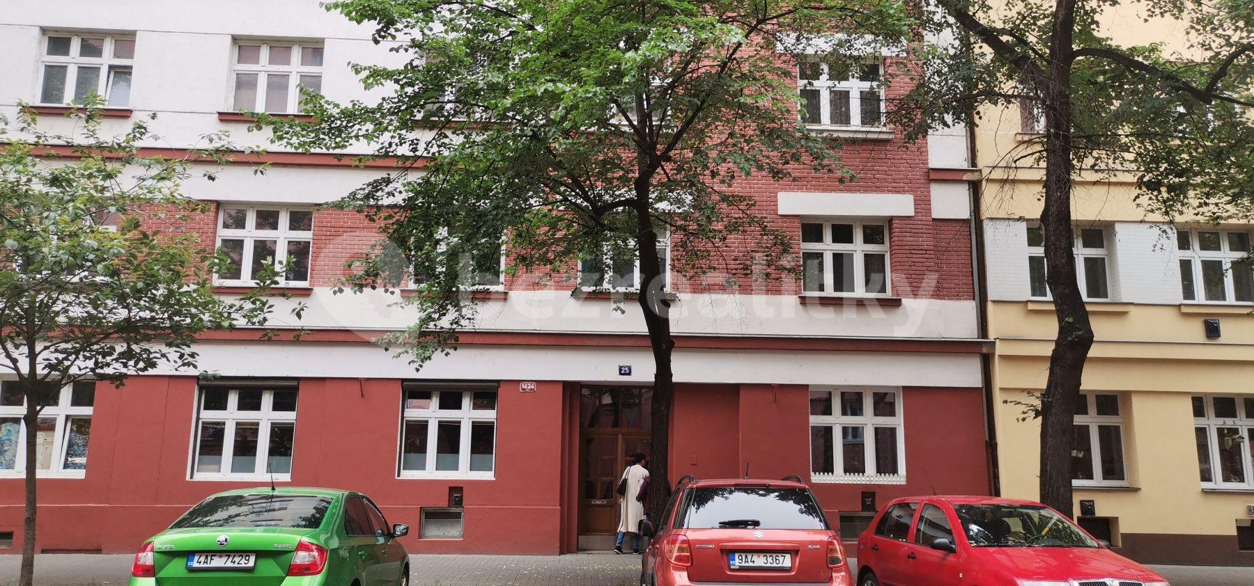 Pronájem bytu 1+kk 37 m², Na Maninách, Praha, Praha