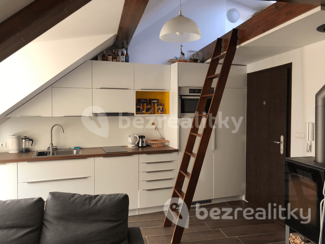 Pronájem bytu 2+1 30 m², Grösslingová, Bratislava - mestská časť Staré Mesto, Bratislavský kraj