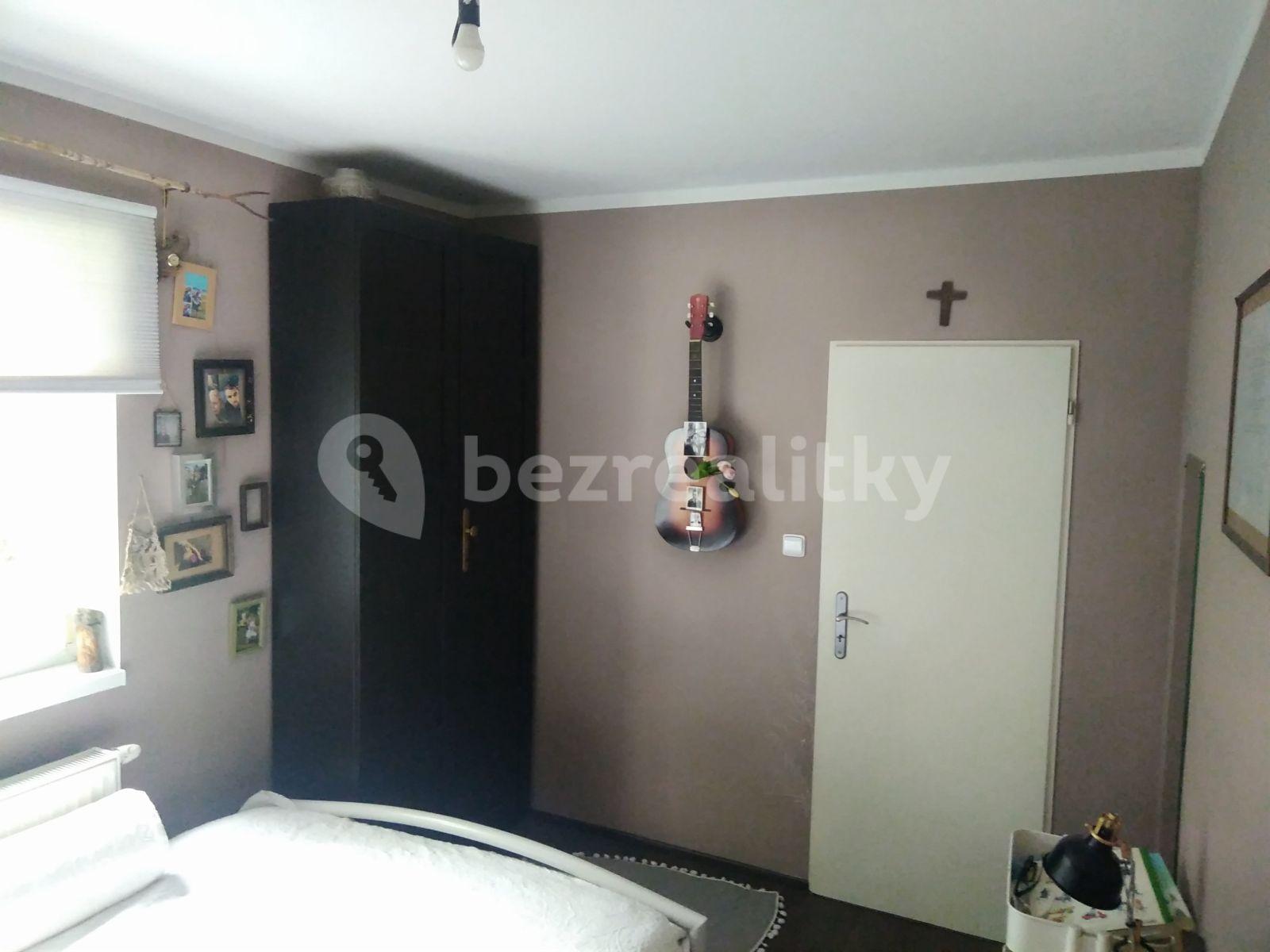 Pronájem bytu 1+1 32 m², V Údolí, Březí, Středočeský kraj