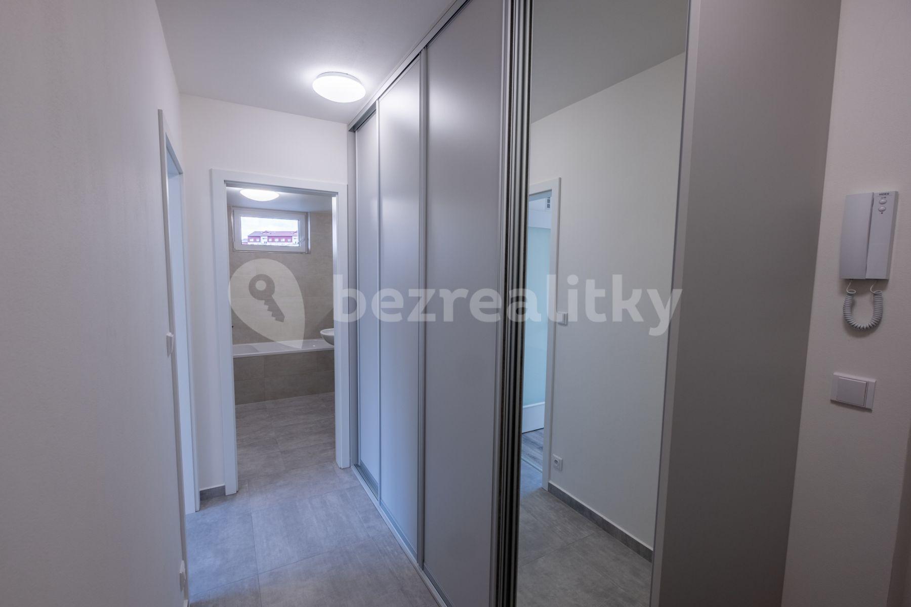 Pronájem bytu 1+kk 35 m², Armádní, Milovice, Středočeský kraj