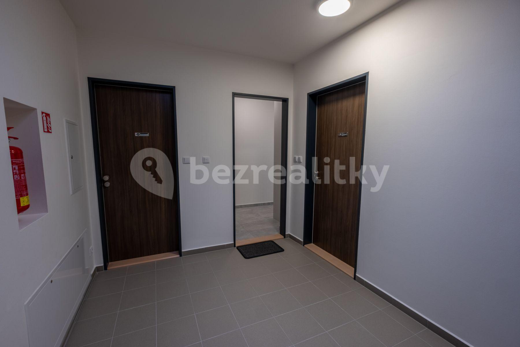 Pronájem bytu 1+kk 35 m², Armádní, Milovice, Středočeský kraj