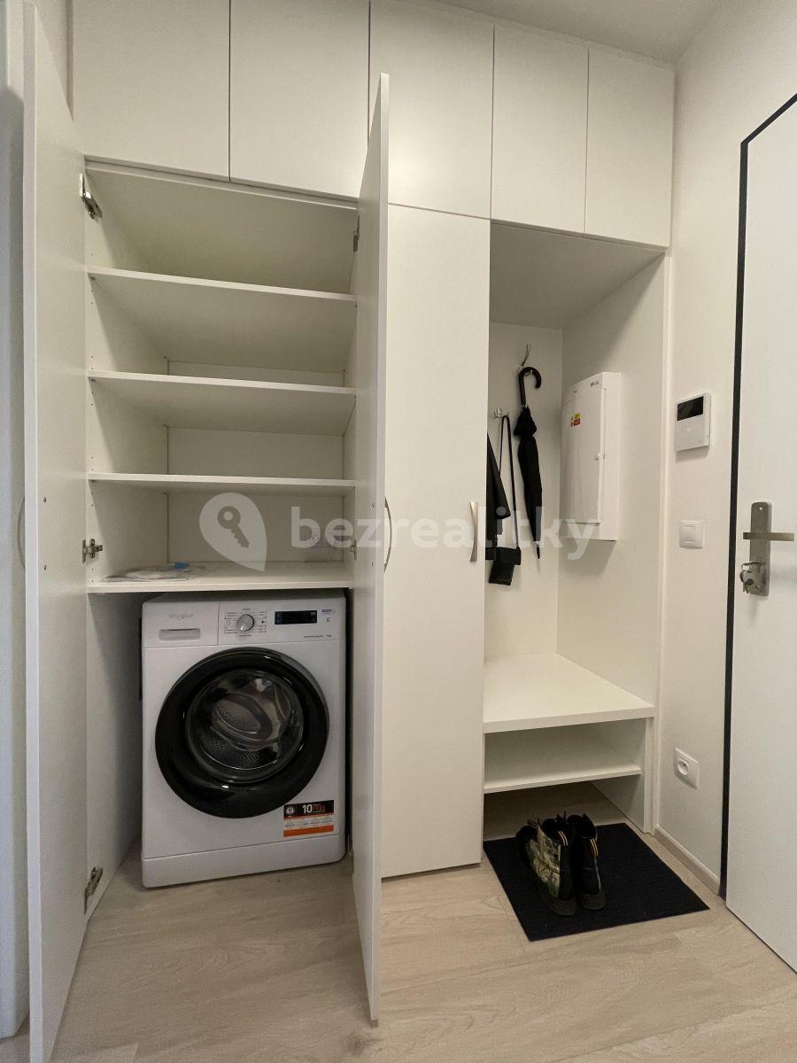 Pronájem bytu 1+kk 33 m², Hartigova, Praha, Praha