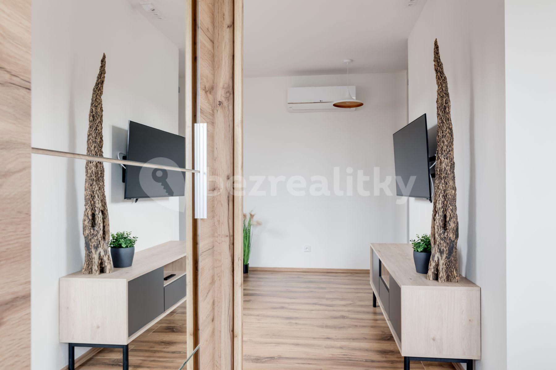 Pronájem bytu 1+kk 43 m², Jažlovická, Říčany, Středočeský kraj