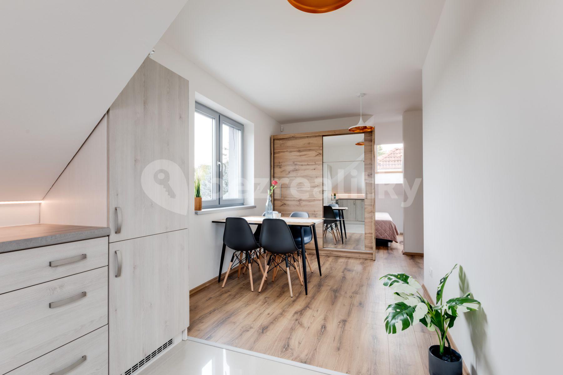 Pronájem bytu 1+kk 43 m², Jažlovická, Říčany, Středočeský kraj