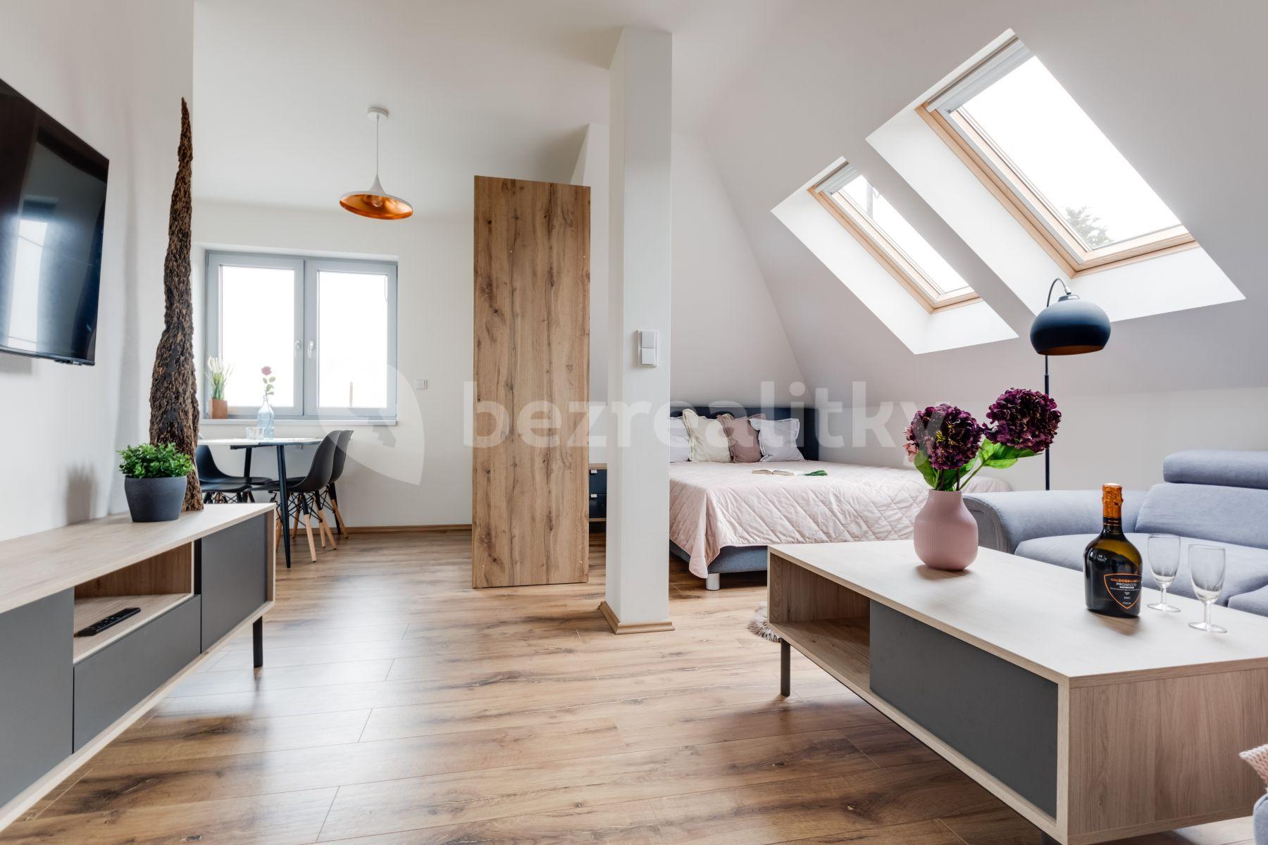 Pronájem bytu 1+kk 43 m², Jažlovická, Říčany, Středočeský kraj