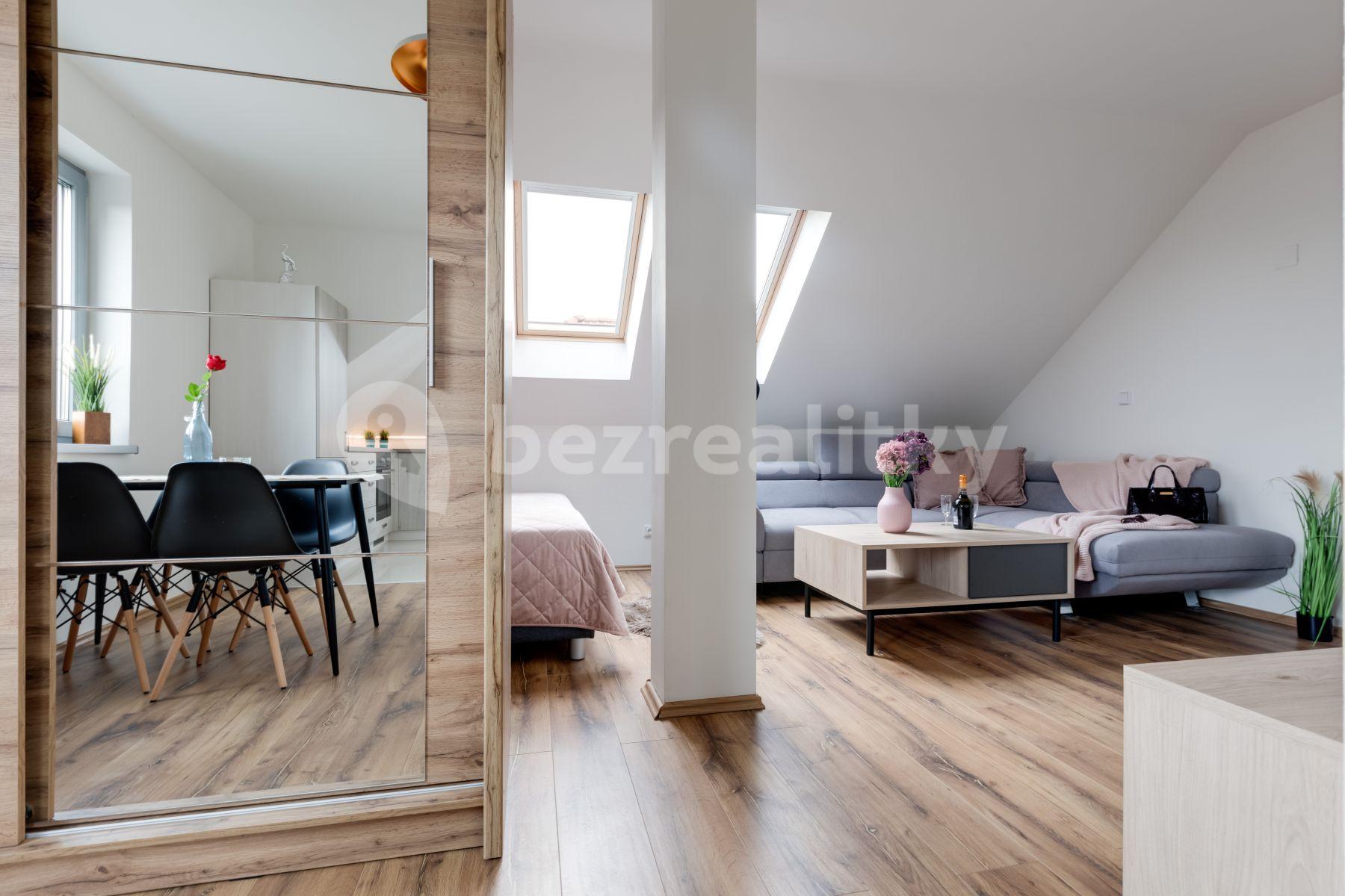 Pronájem bytu 1+kk 43 m², Jažlovická, Říčany, Středočeský kraj