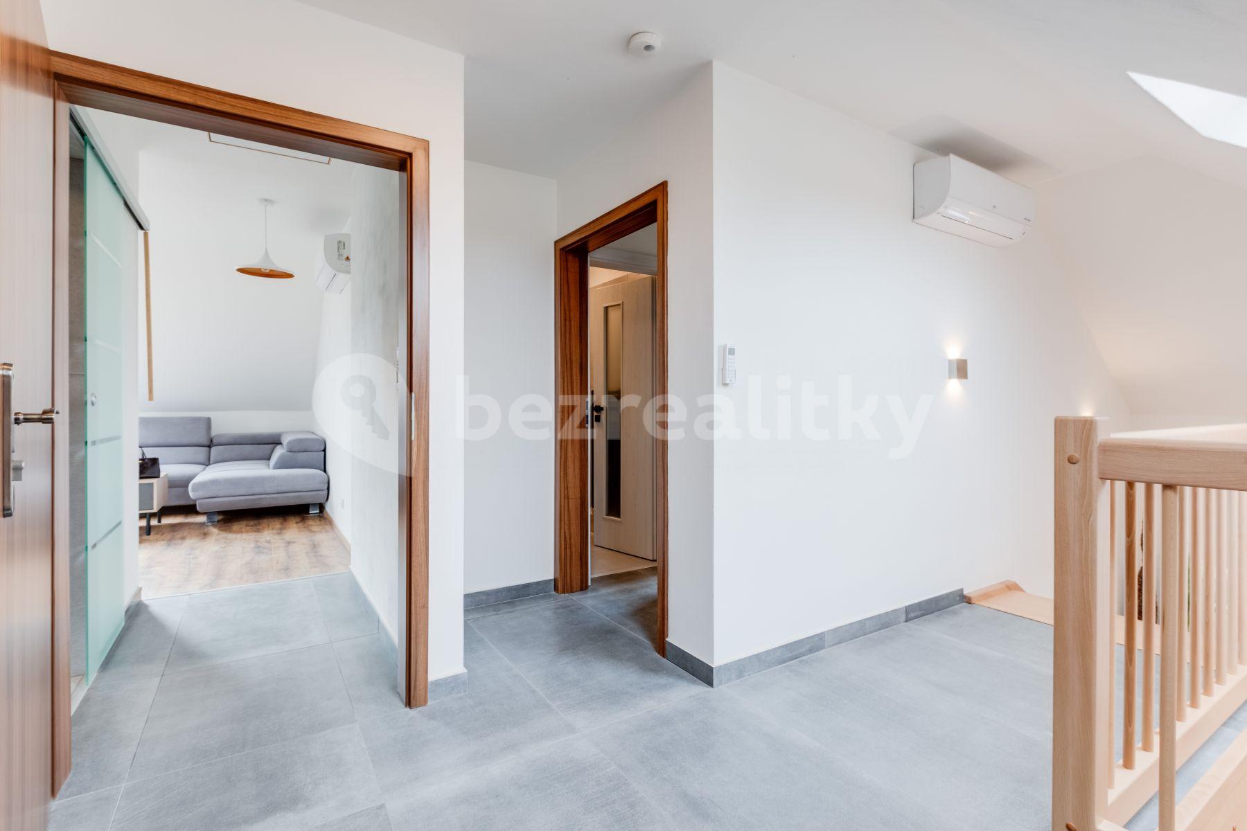 Pronájem bytu 1+kk 43 m², Jažlovická, Říčany, Středočeský kraj