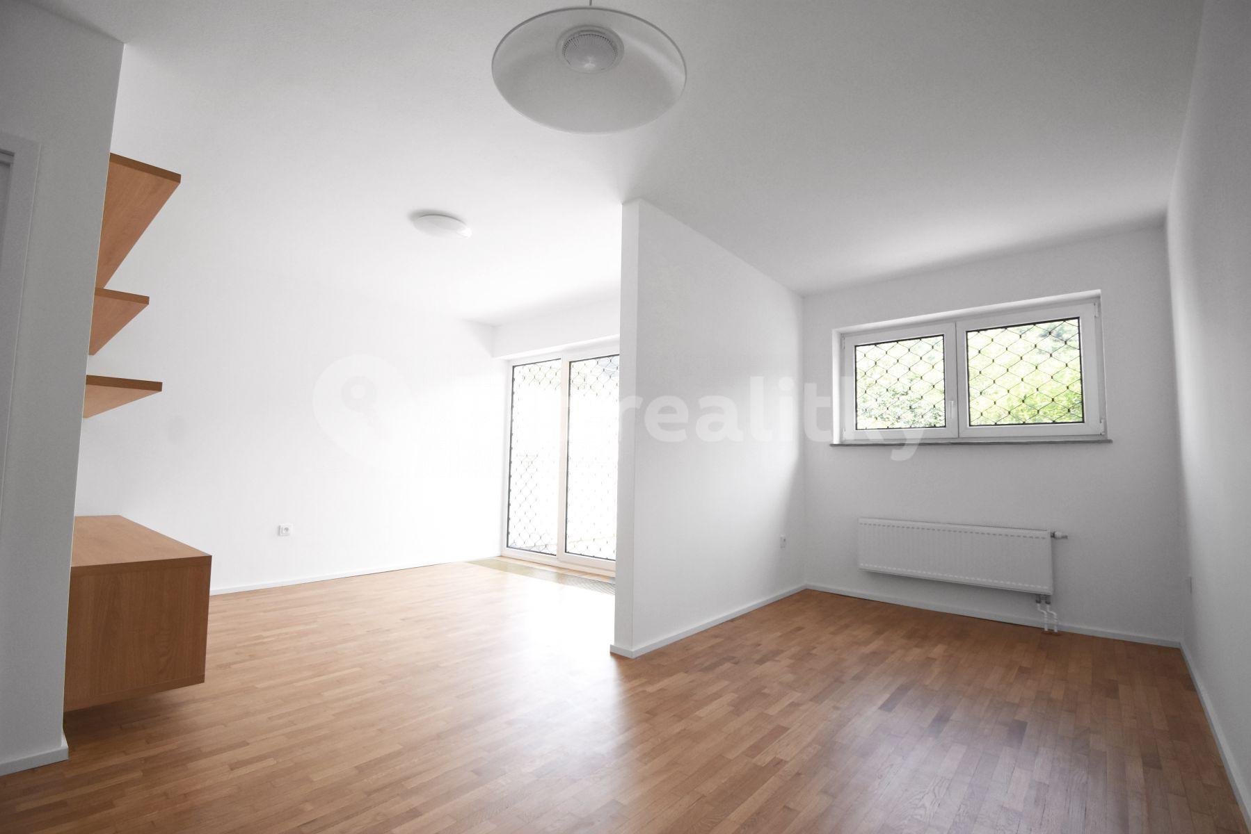 Pronájem bytu Garsoniéra 50 m², U Vojanky, Praha, Praha