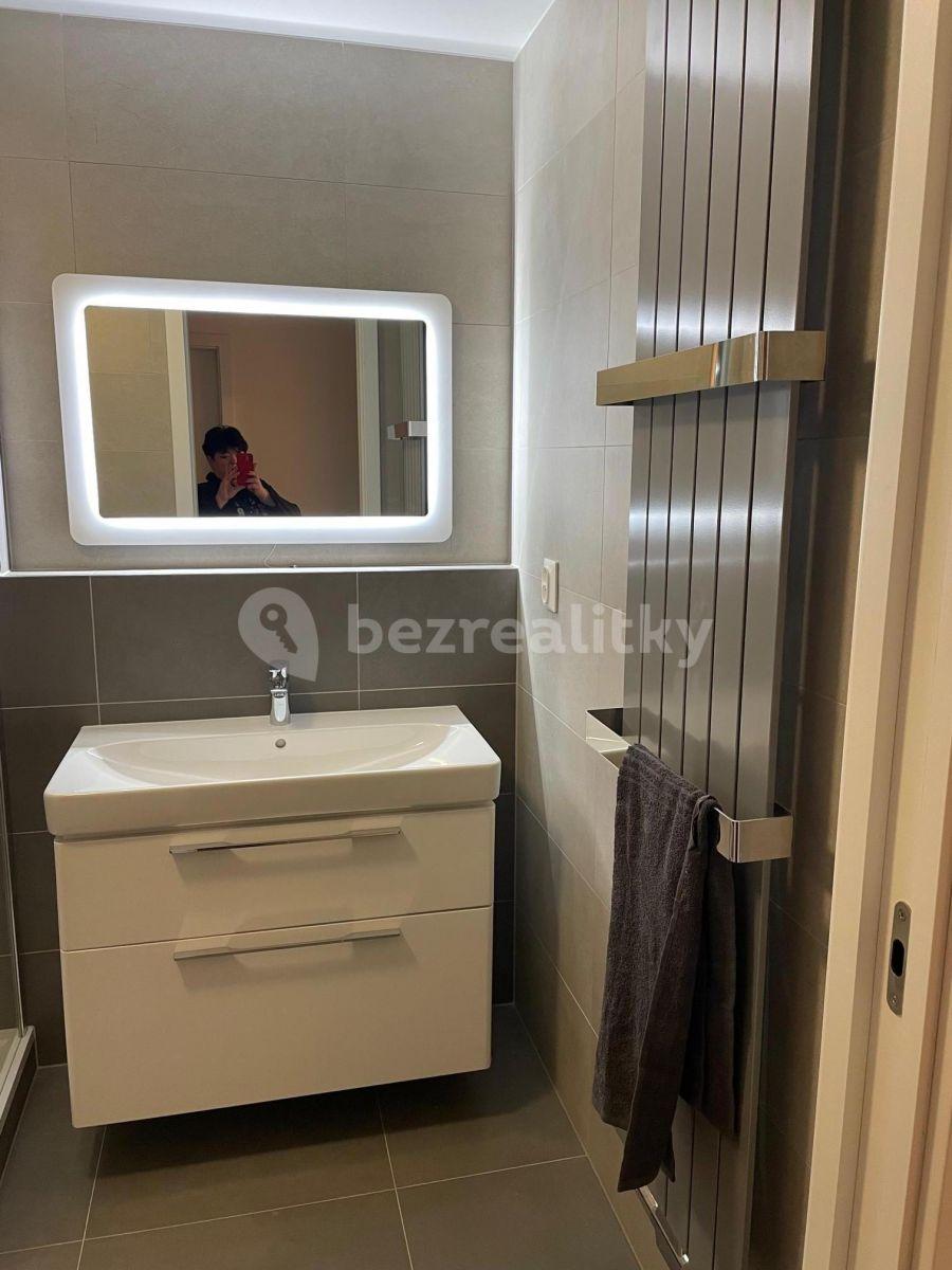 Pronájem bytu 1+kk 34 m², Počernická, Praha, Praha