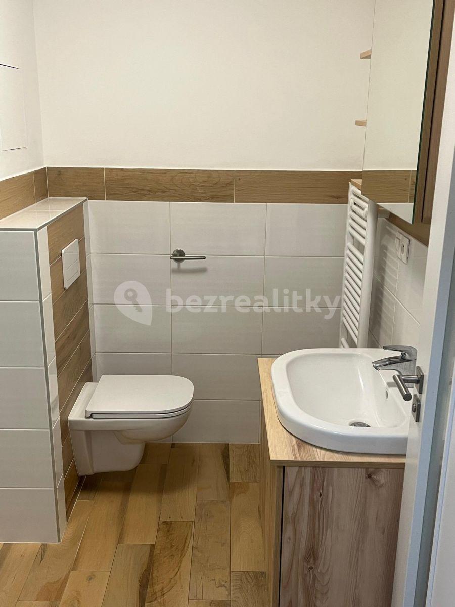 Pronájem bytu 2+kk 50 m², Železničního pluku, Pardubice, Pardubický kraj