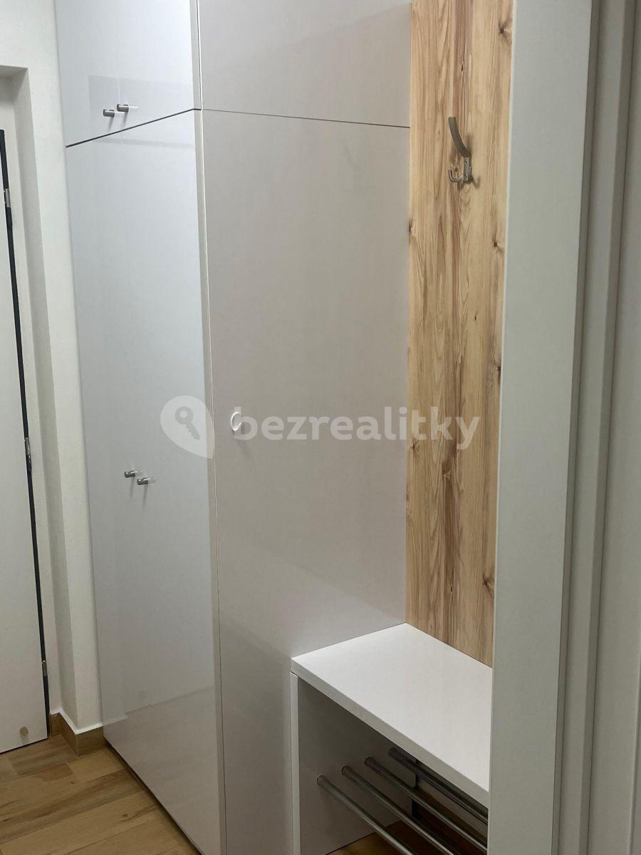 Pronájem bytu 2+kk 50 m², Železničního pluku, Pardubice, Pardubický kraj