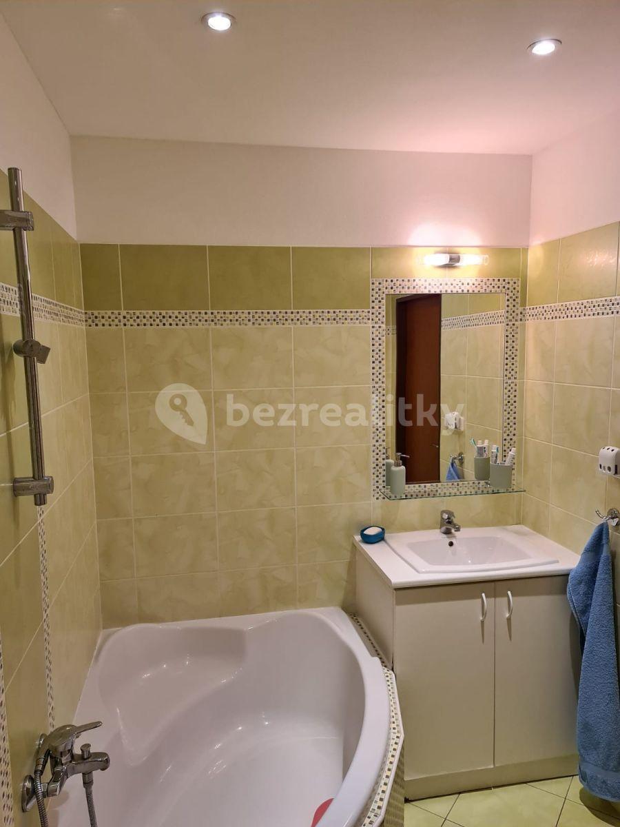 Pronájem bytu 2+1 65 m², Kpt. Nálepky, Louny, Ústecký kraj