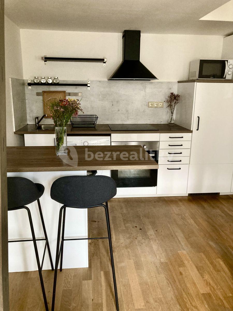 Pronájem bytu 1+kk 30 m², V Šáreckém údolí, Praha, Praha