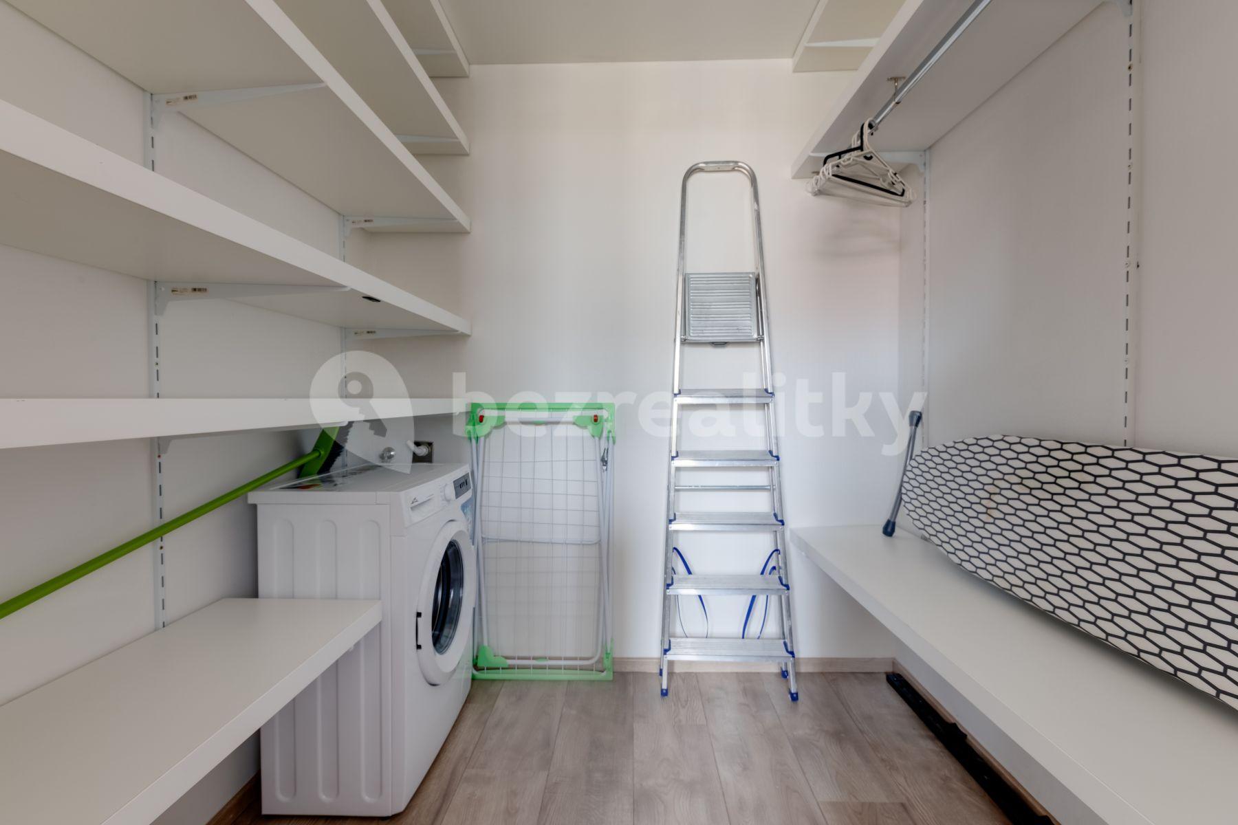 Pronájem bytu 2+kk 55 m², Nezamyslova, Praha, Praha