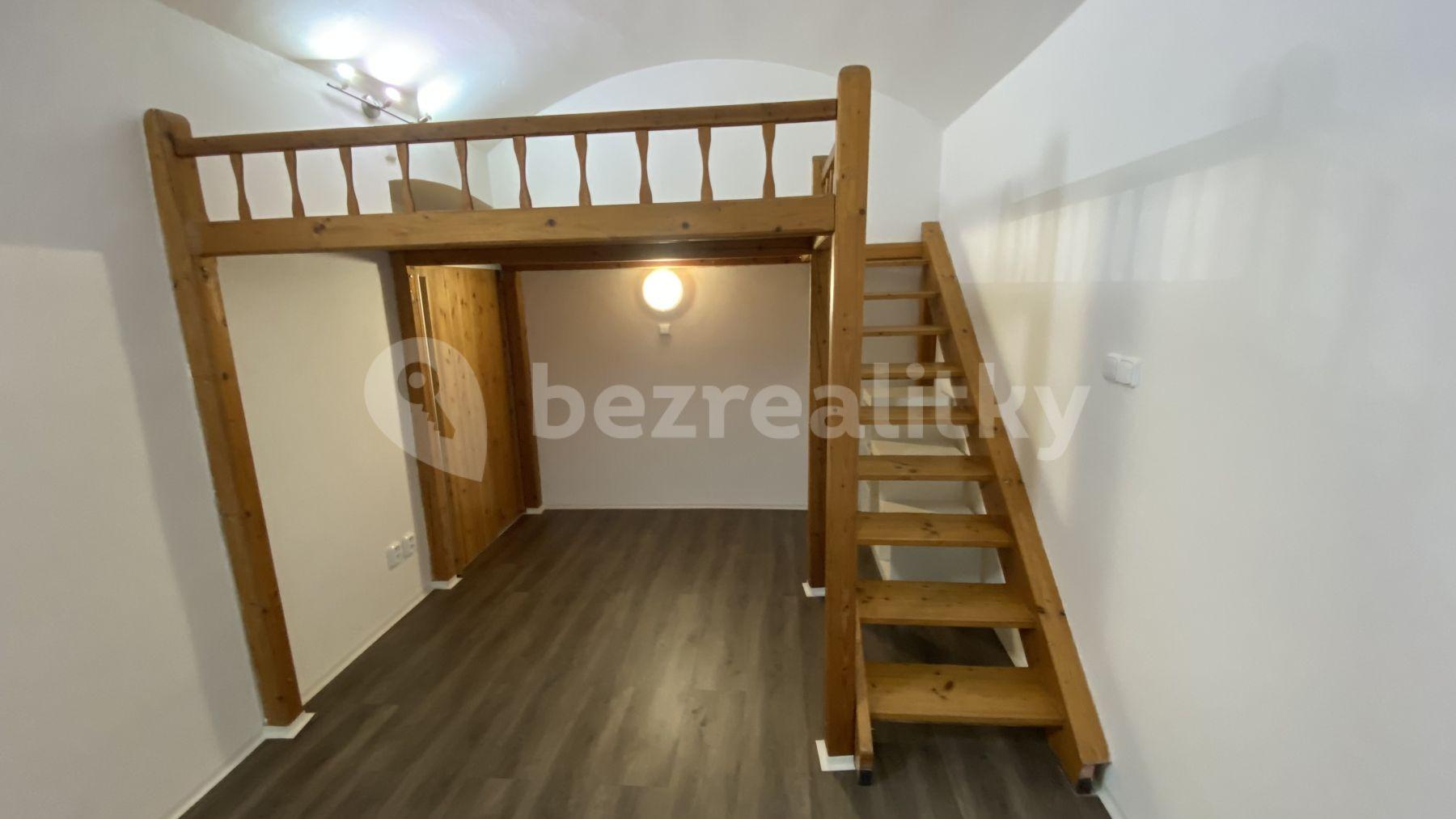 Pronájem bytu 1+1 37 m², U Dráhy, Plzeň, Plzeňský kraj