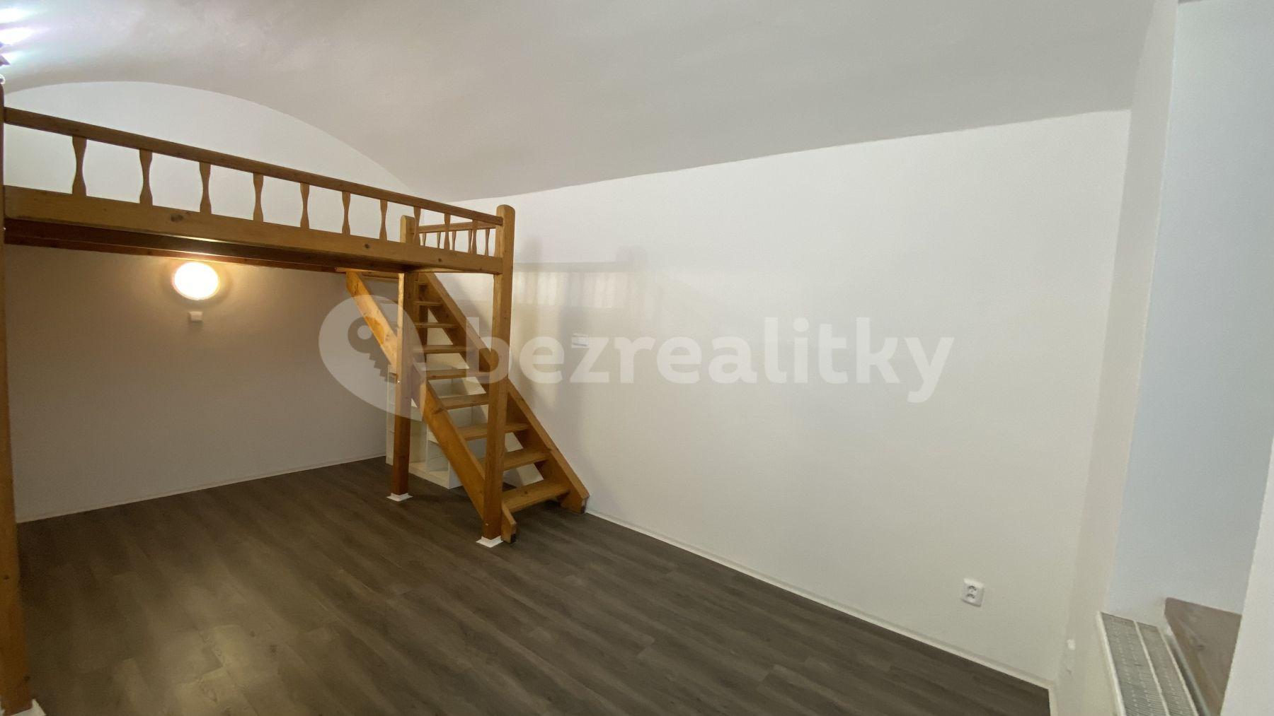 Pronájem bytu 1+1 37 m², U Dráhy, Plzeň, Plzeňský kraj