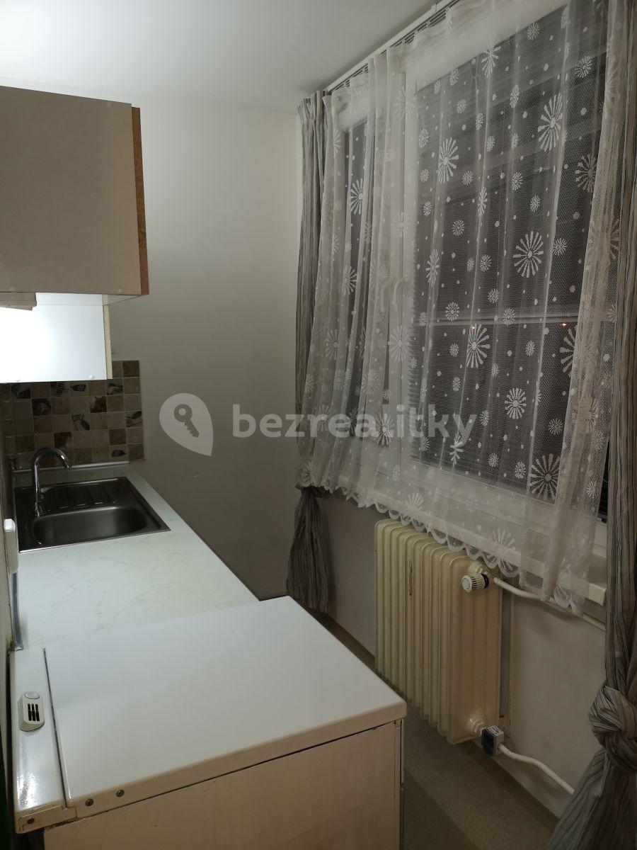 Pronájem bytu 1+kk 30 m², Benešovská, Kladno, Středočeský kraj