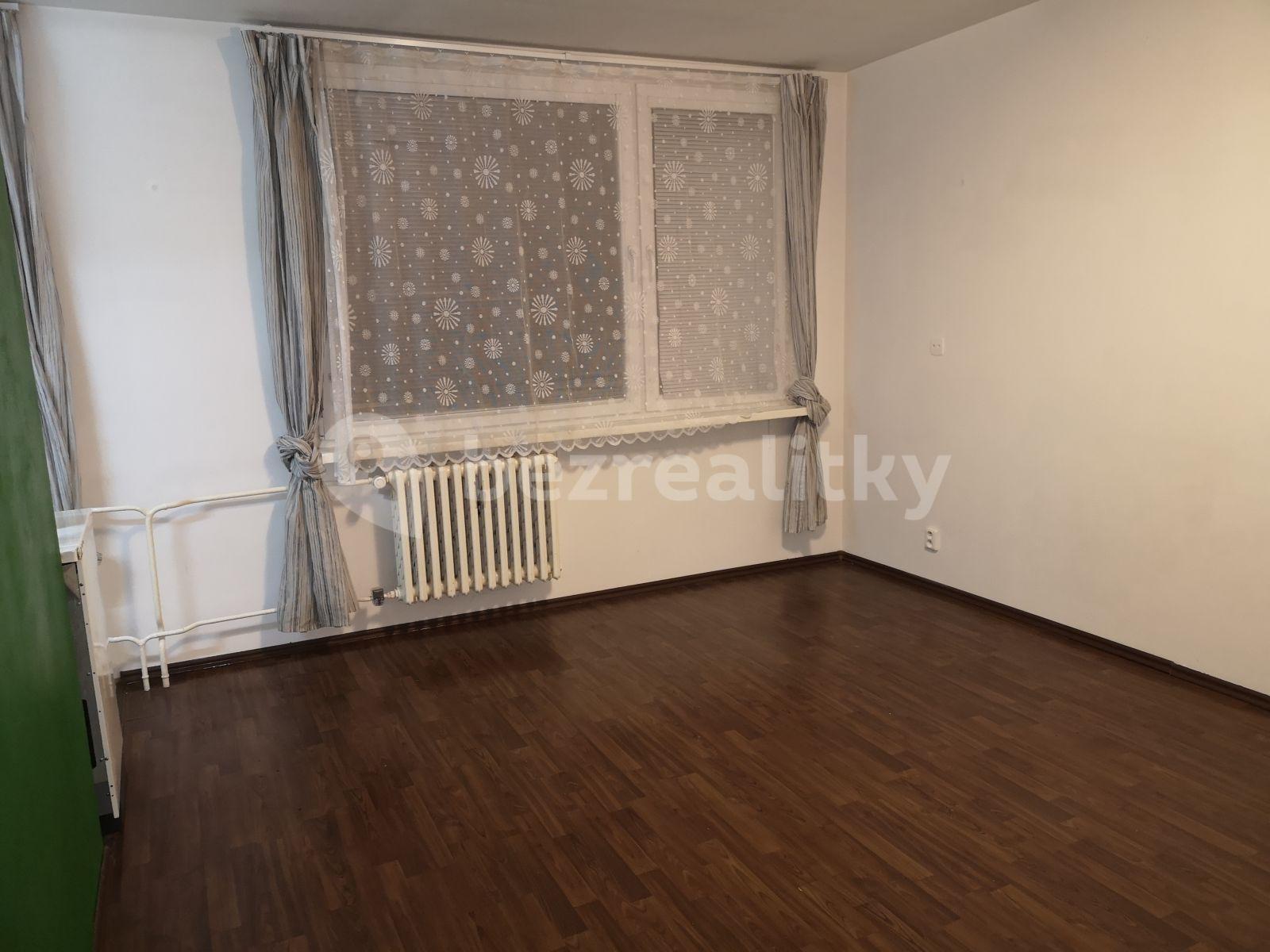 Pronájem bytu 1+kk 30 m², Benešovská, Kladno, Středočeský kraj