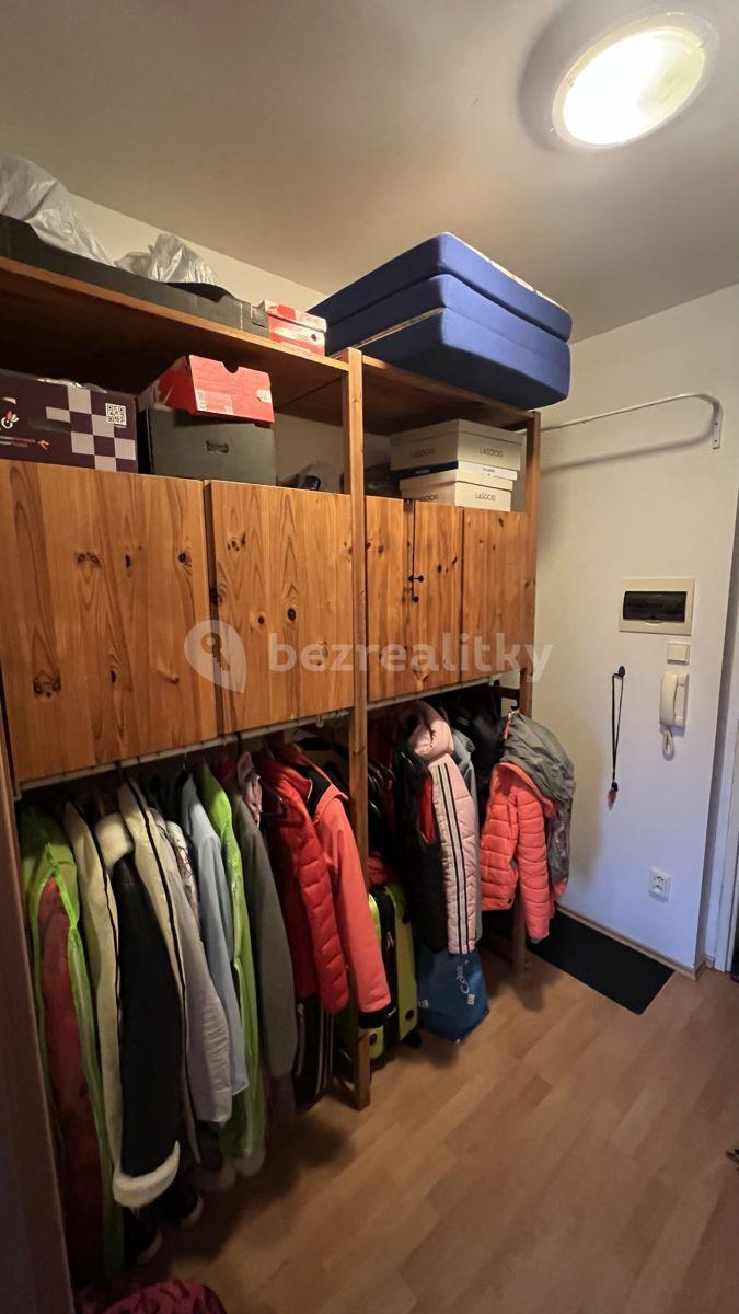 Pronájem bytu 1+kk 35 m², Pod Hloubětínskou zastávkou, Praha, Praha