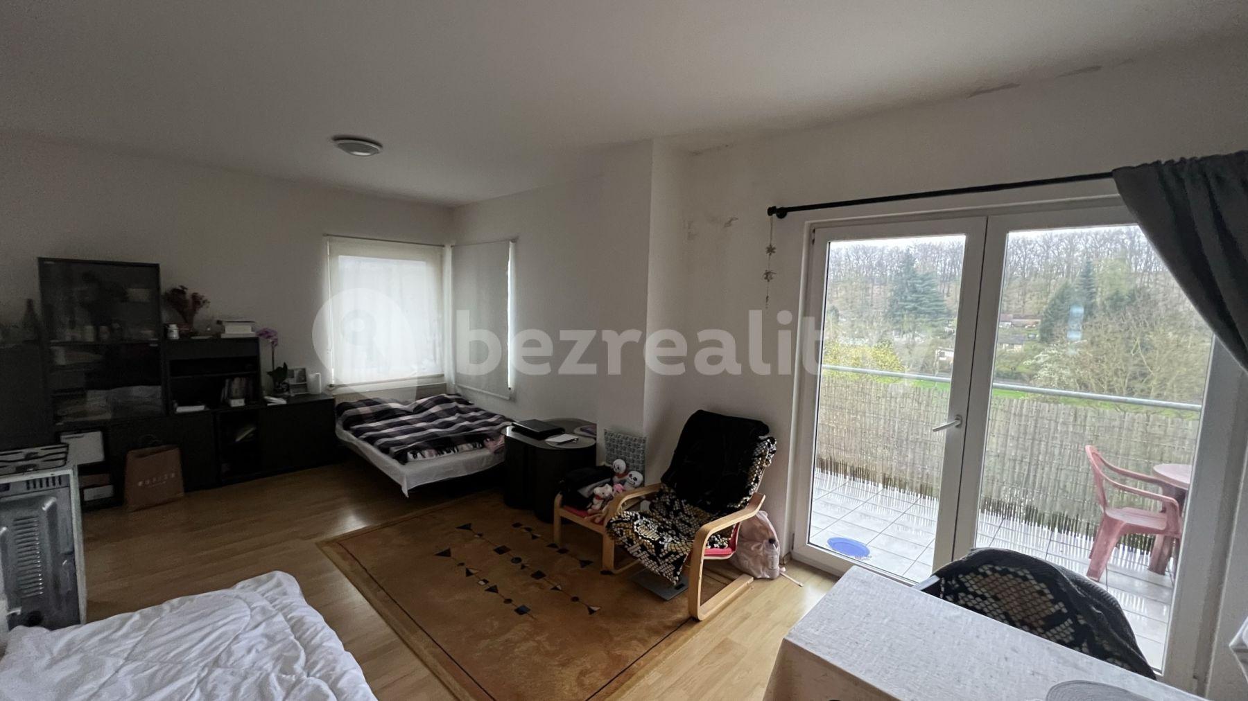 Pronájem bytu 1+kk 35 m², Pod Hloubětínskou zastávkou, Praha, Praha