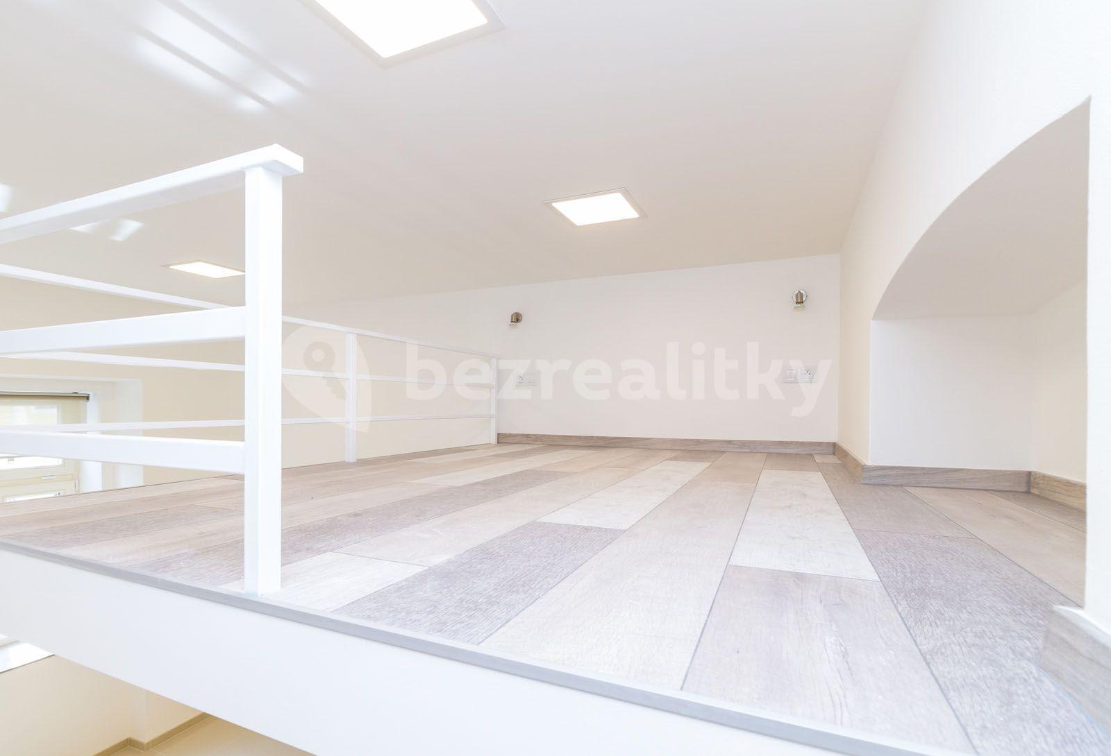 Pronájem bytu 1+kk 30 m², Milíčova, Praha, Praha