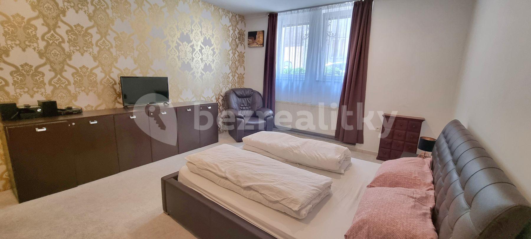 Pronájem bytu 3+1 95 m², Kozia, Bratislava - mestská časť Staré Mesto, Bratislavský kraj