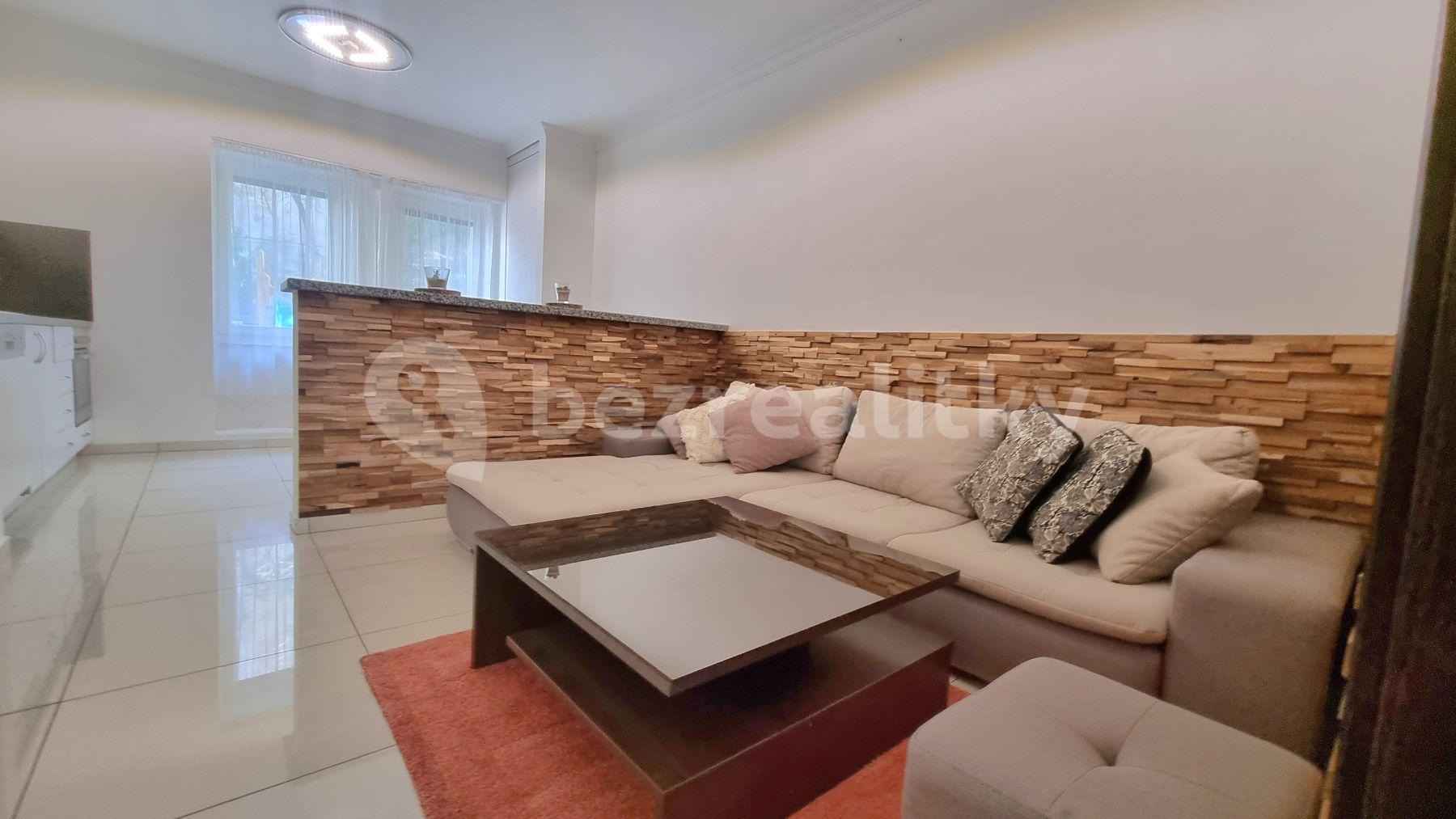 Pronájem bytu 3+1 95 m², Kozia, Bratislava - mestská časť Staré Mesto, Bratislavský kraj