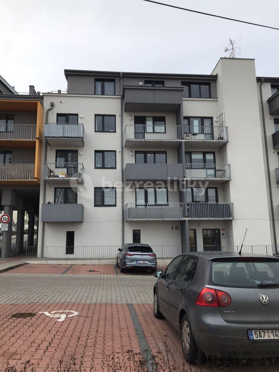 Pronájem bytu 1+kk 34 m², Velvarská, Horoměřice, Středočeský kraj