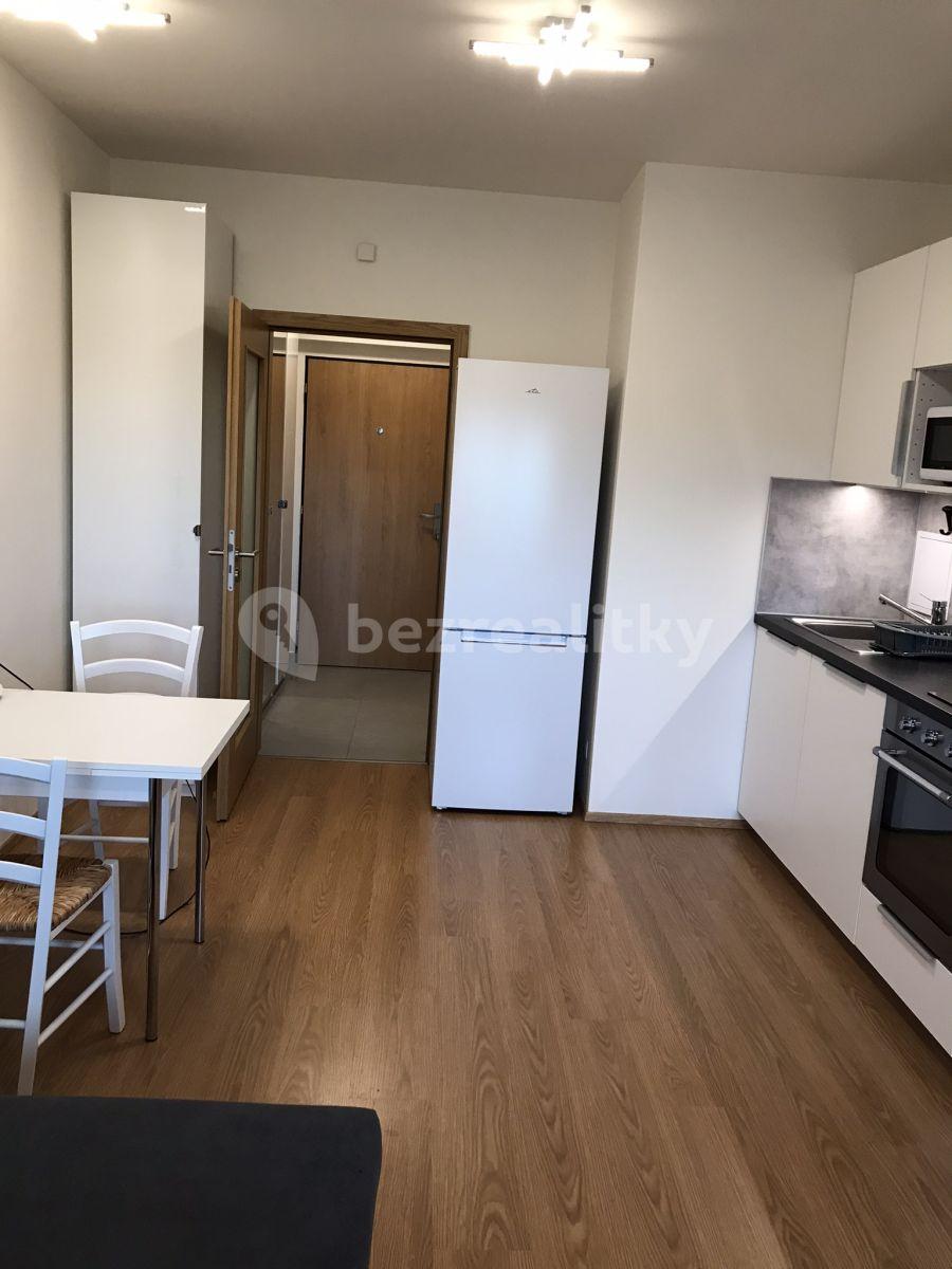 Pronájem bytu 1+kk 34 m², Velvarská, Horoměřice, Středočeský kraj