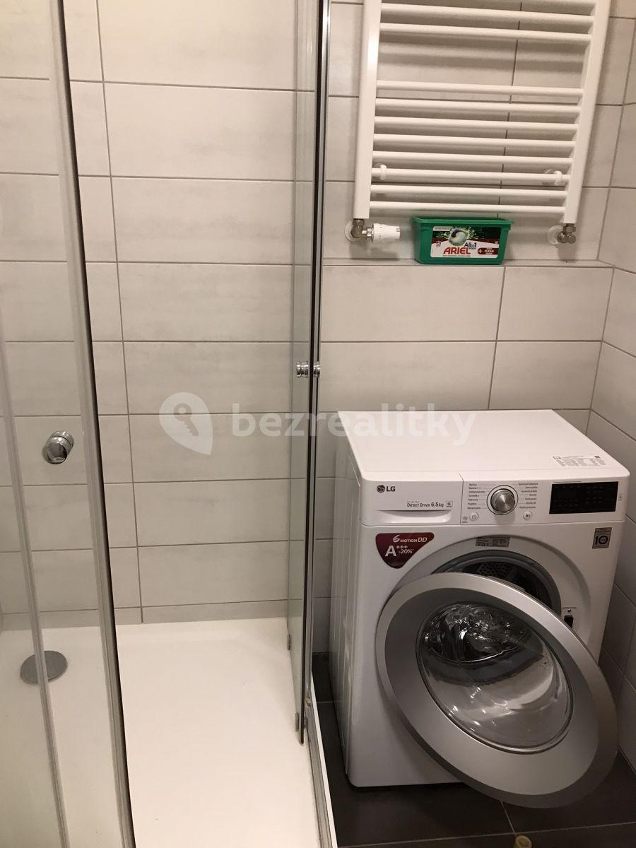 Pronájem bytu 1+kk 34 m², Velvarská, Horoměřice, Středočeský kraj