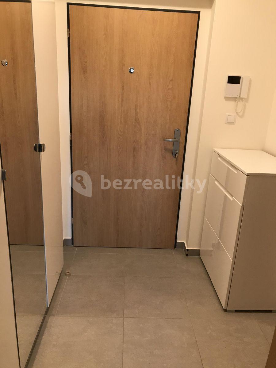 Pronájem bytu 1+kk 34 m², Velvarská, Horoměřice, Středočeský kraj