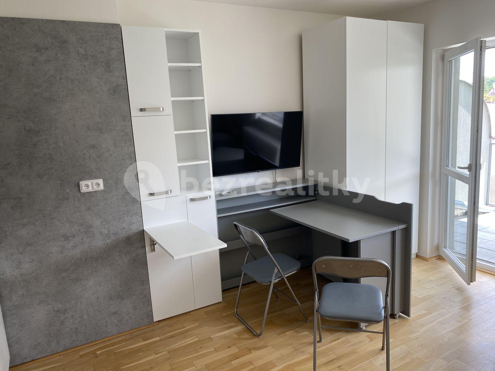 Pronájem bytu 1+kk 26 m², U Nikolajky, Praha, Praha