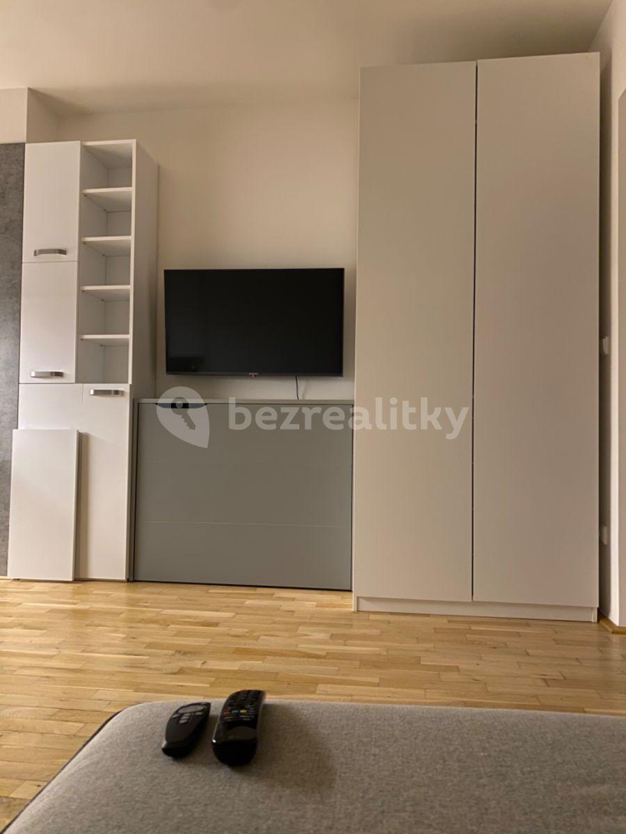 Pronájem bytu 1+kk 26 m², U Nikolajky, Praha, Praha