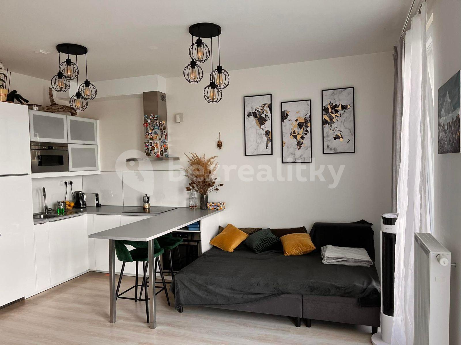 Pronájem bytu 1+kk 36 m², Emy Destinové, Jinočany, Středočeský kraj