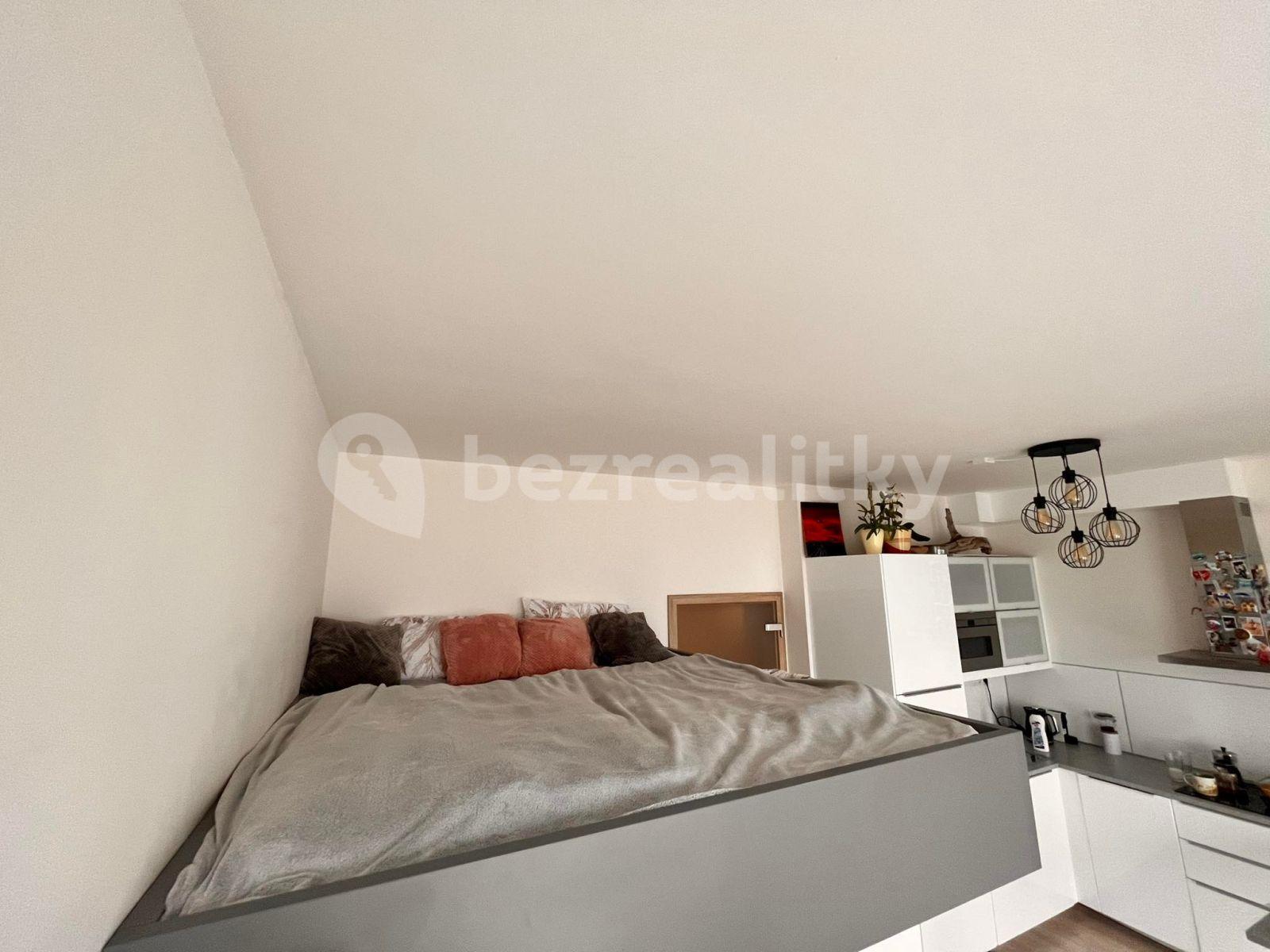 Pronájem bytu 1+kk 36 m², Emy Destinové, Jinočany, Středočeský kraj