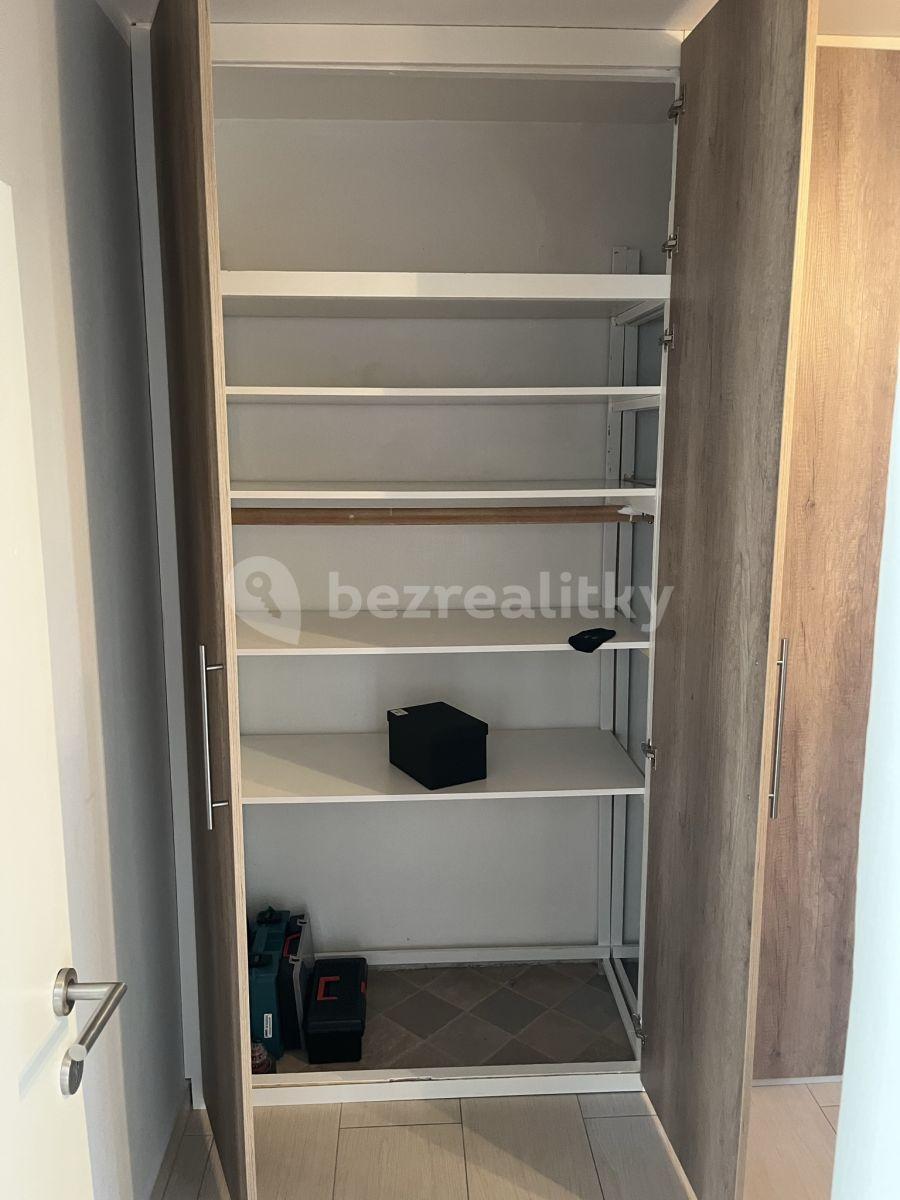 Pronájem bytu 1+kk 35 m², Vysočanská, Praha, Praha