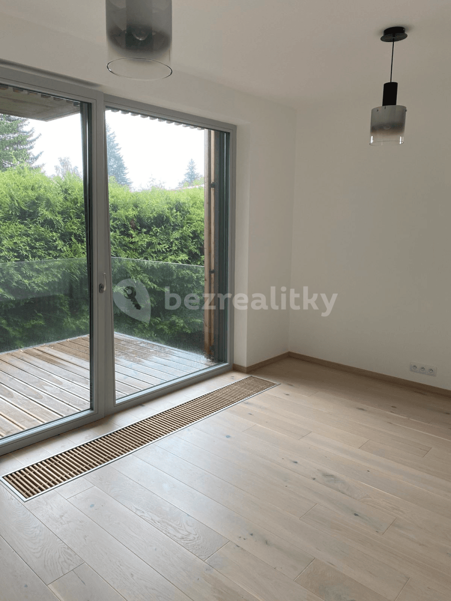 Pronájem bytu 2+kk 45 m², Ringhofferova, Kamenice, Středočeský kraj